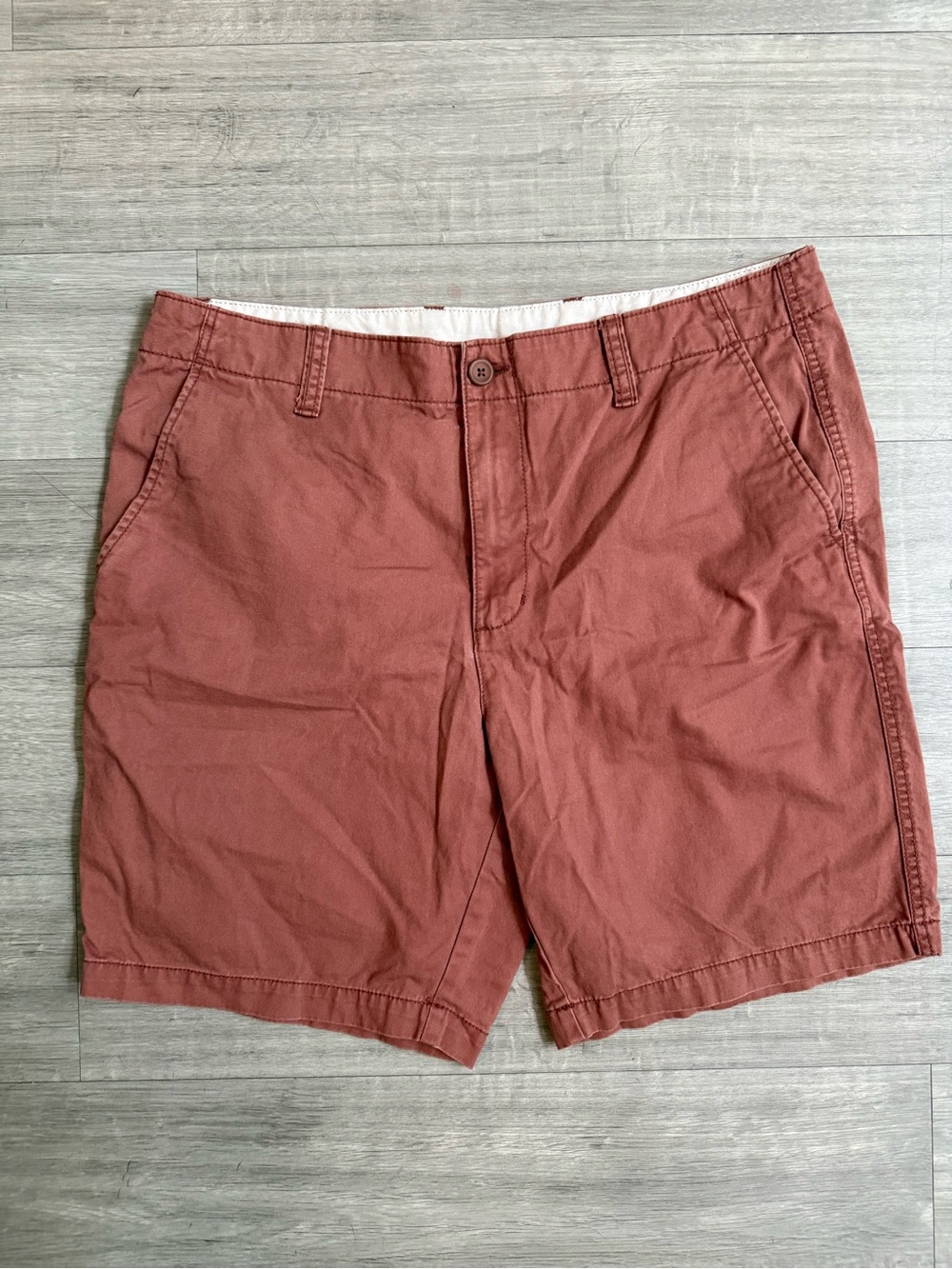 Old Navy Men’s Chino Shorts in Rust Red